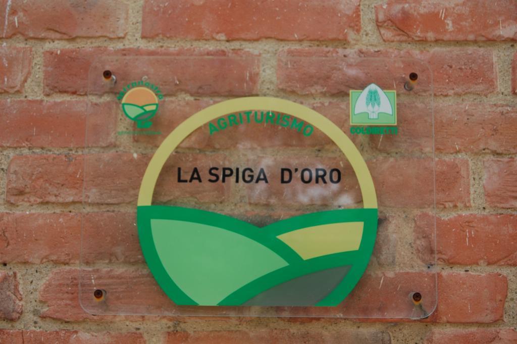 בית הארחה Pozzo  	La Spiga D'Oro מראה חיצוני תמונה